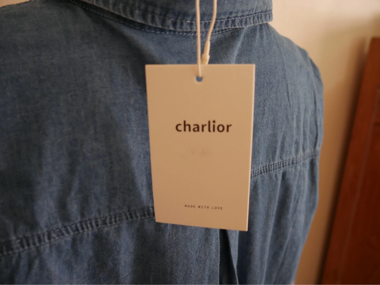 Robe chemise en jean et broderie_ Charlior – photo 5